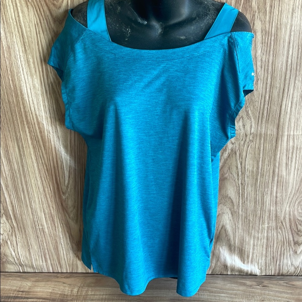Columbia Teal Women's Top Pre-owned good condition